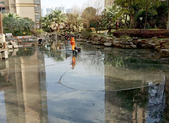 平和景观池淤泥清理